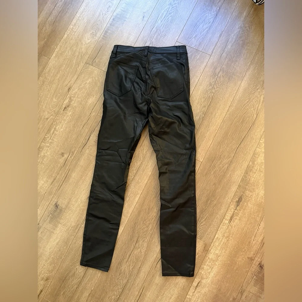 Abercrombie & Fitch sleek black